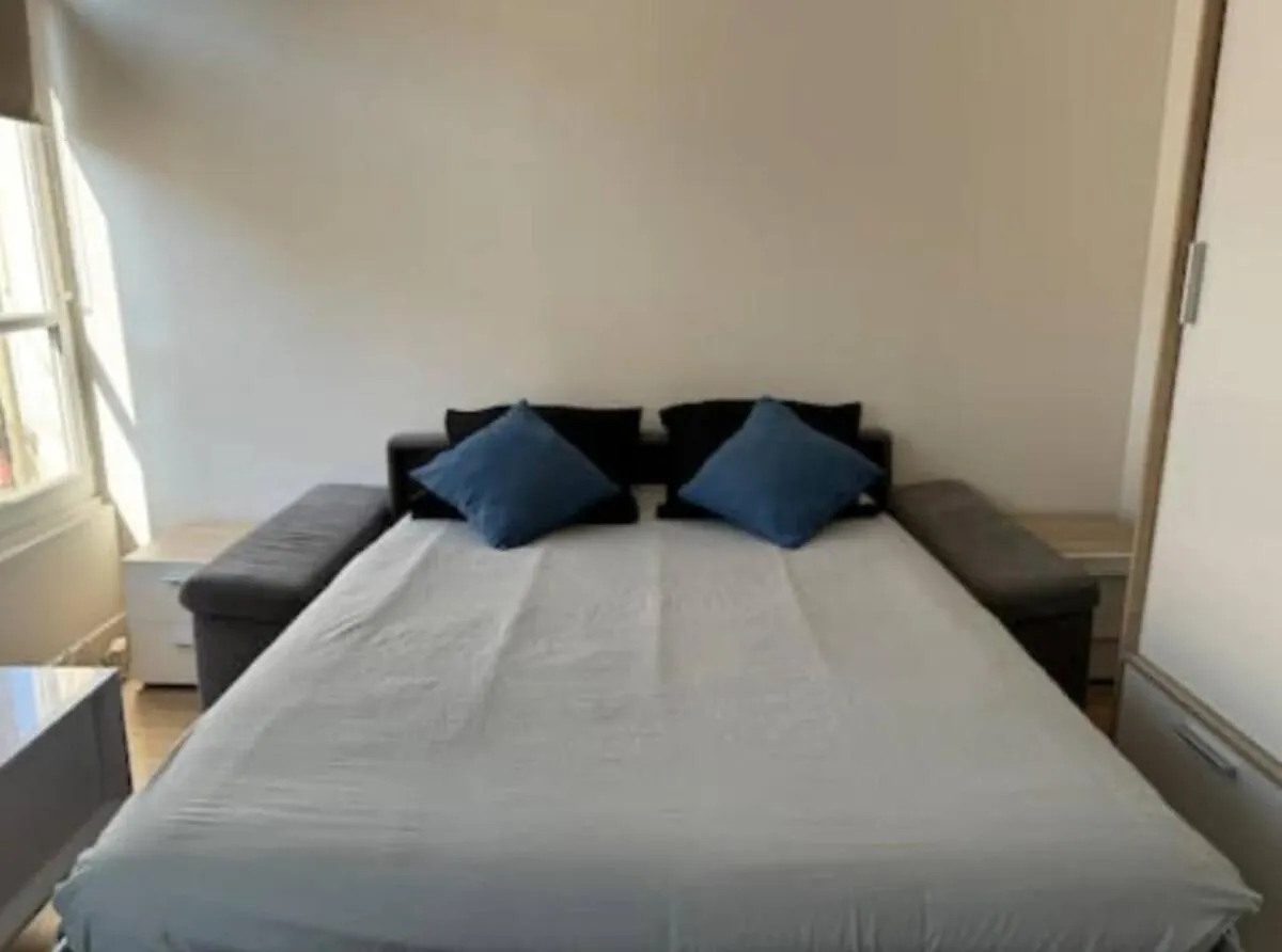 Charmant Studio Equipe Oullins 0*,  France